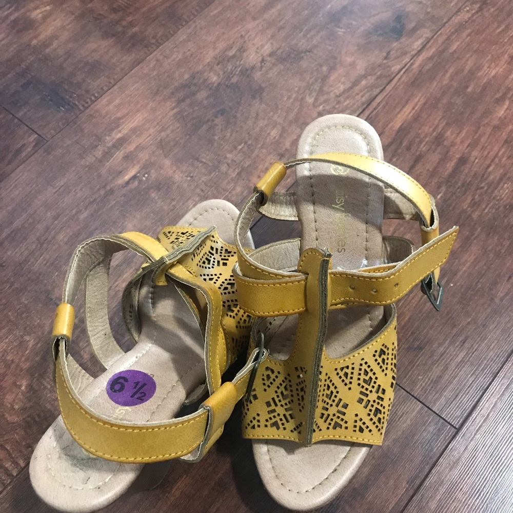 Shoes - Picture 8 of 8